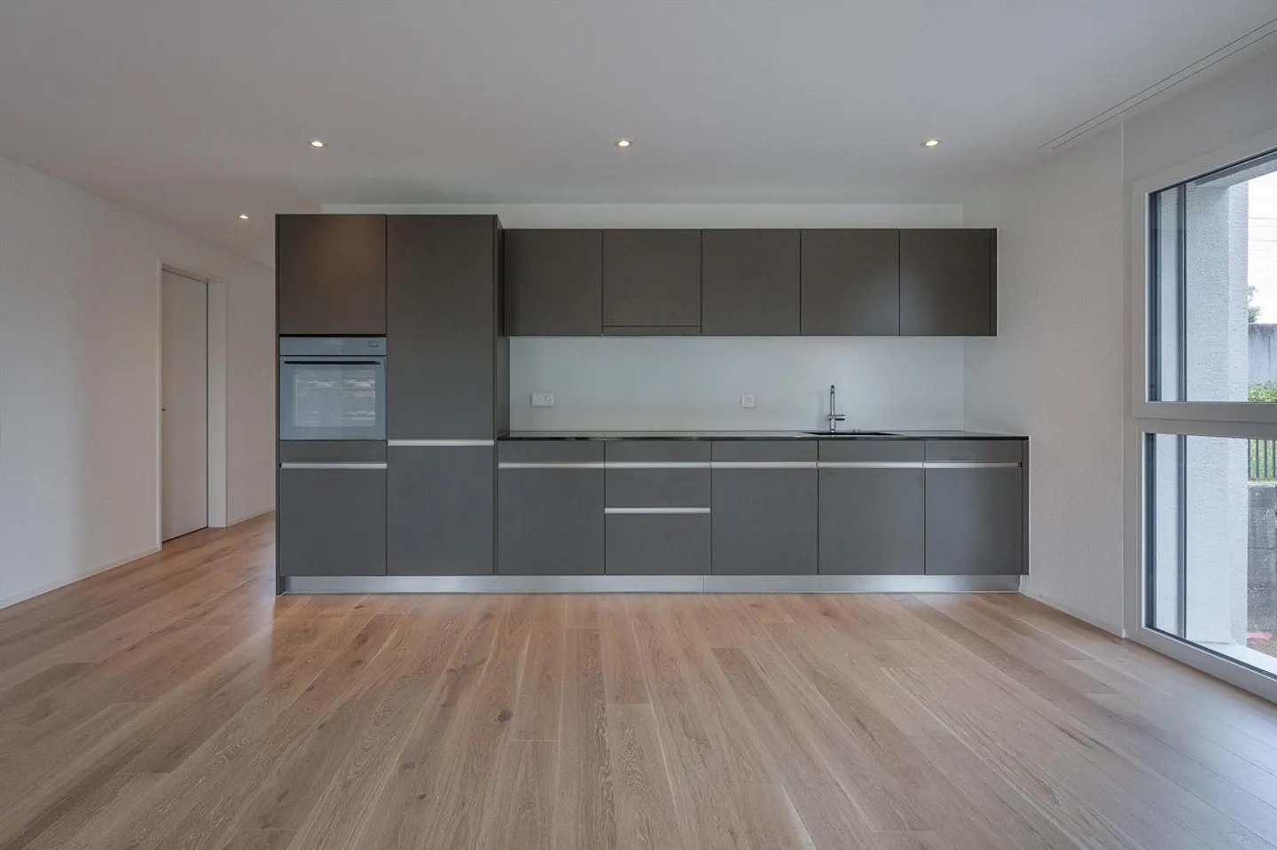 Modern living in Zurich-Seebach - bright 3.5-room apartment with balcony - Photo 1 of 9