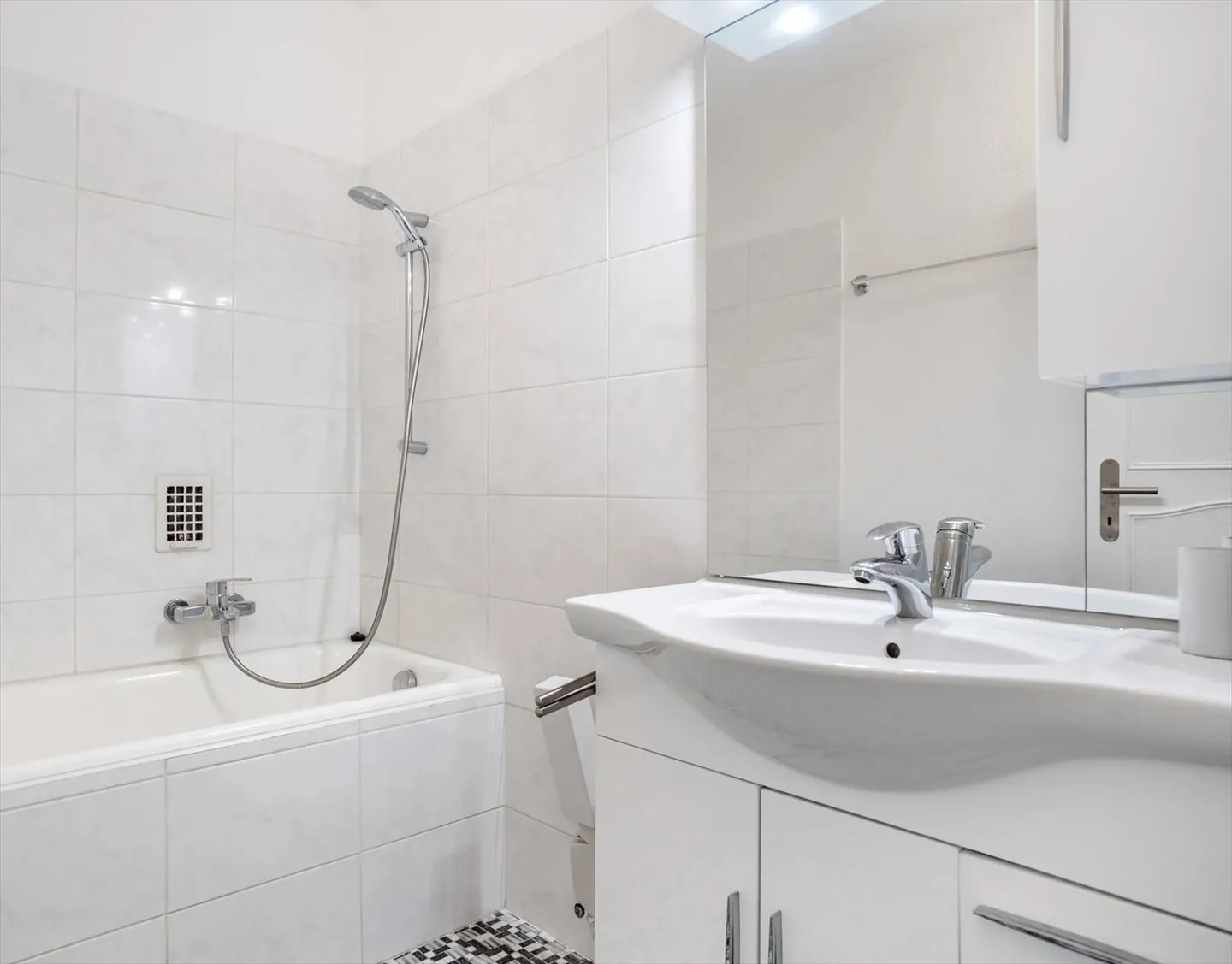 3.5 Room Apartment - Photo 9 of 11