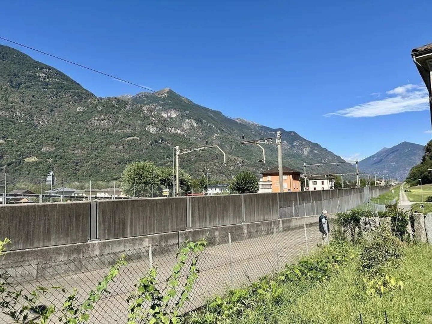 Grande maison de village à agrandir avec terrain à bâtir dans un endroit central avec vue... - Photo 19 sur 25