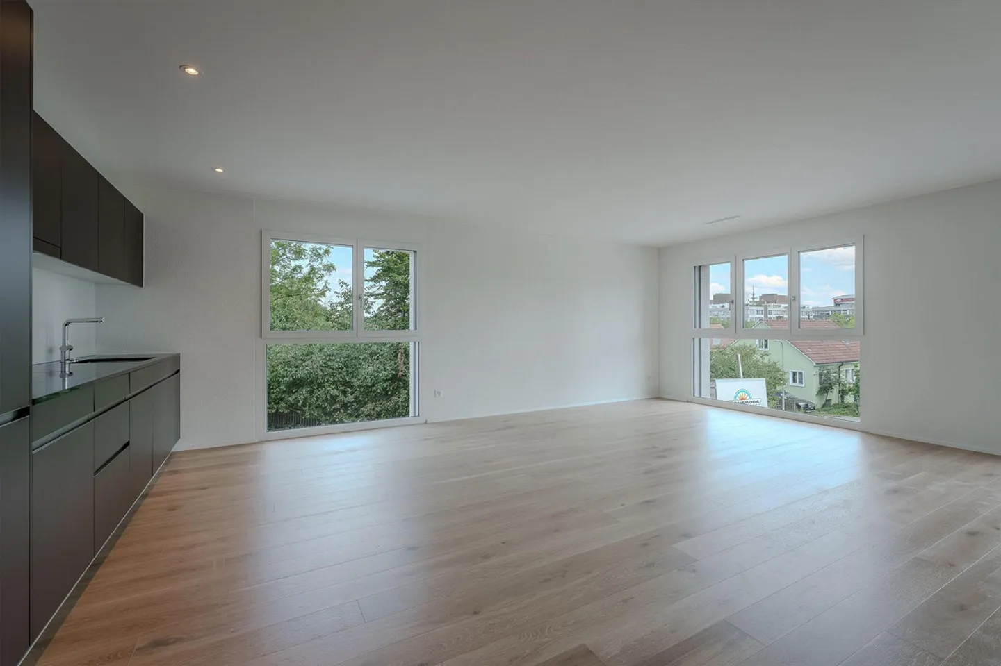 Modern living in Zurich-Seebach - bright 3.5-room apartment with balcony - Photo 3 of 9