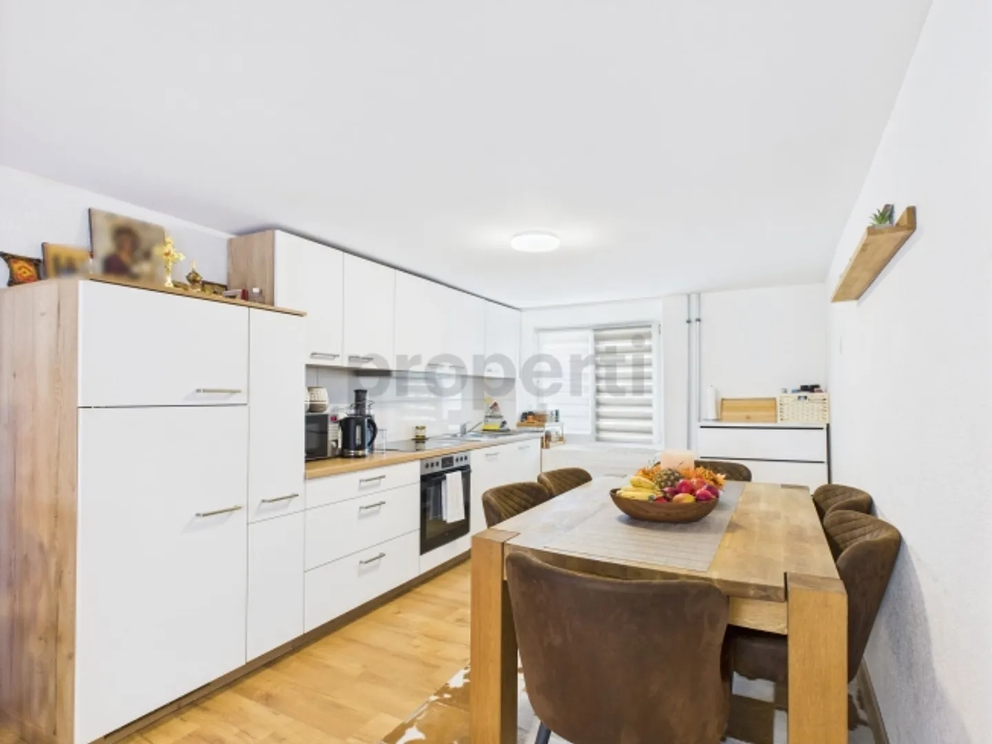 Grosszügiges Eck-Reihenhaus mit Studio, sonnigem Balkon und Bergsicht - Foto 2 von 12