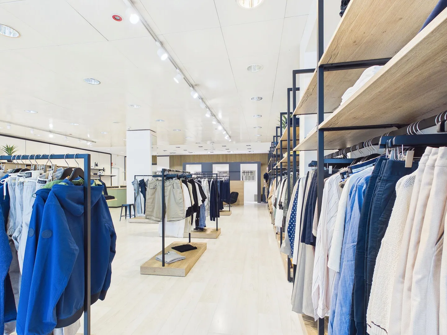 Spazioso spazio commerciale rappresentativo in posizione privilegiata - Foto 12 di 16