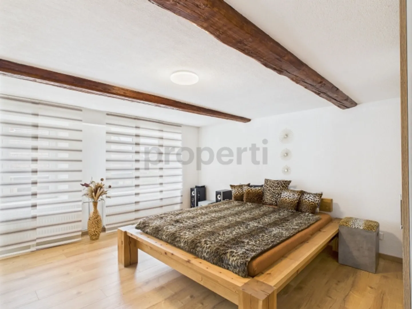 Grosszügiges Eck-Reihenhaus mit Studio, sonnigem Balkon und Bergsicht - Foto 4 von 12