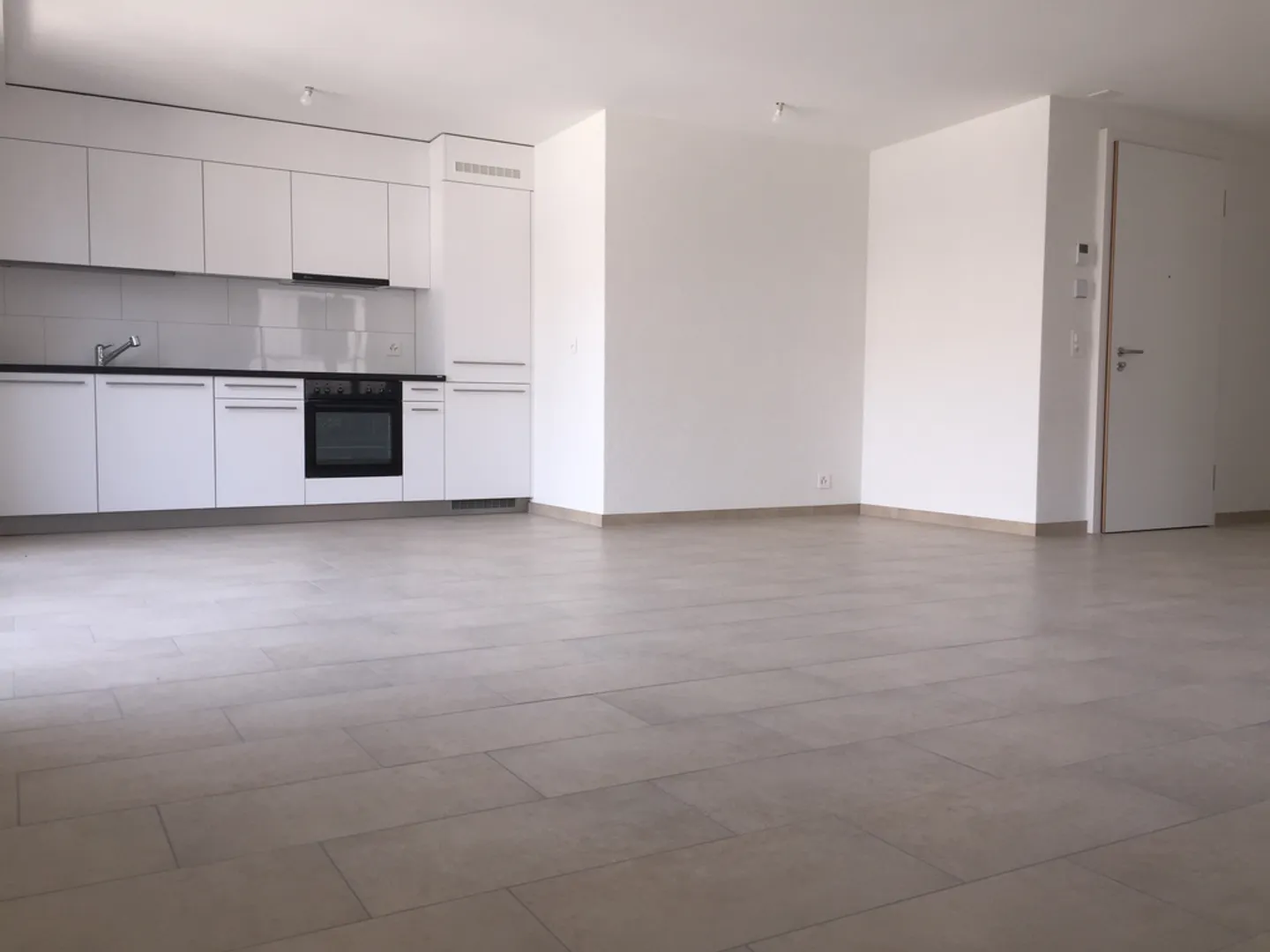 2.5 Room Apartment - Photo 1 of 5