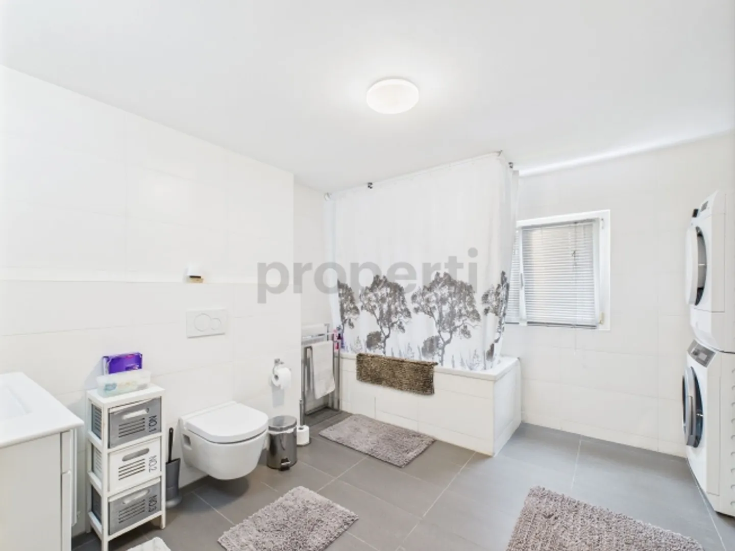 Grosszügiges Eck-Reihenhaus mit Studio, sonnigem Balkon und Bergsicht - Foto 9 von 12