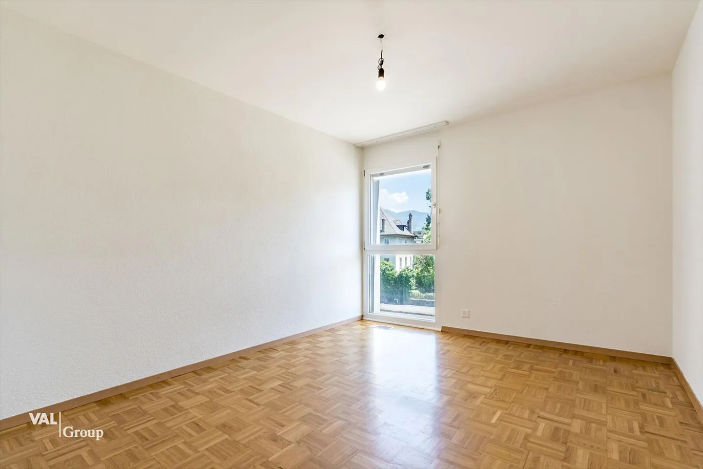 A bright and practical living space, just steps away from all amenities - Photo 6 of 11