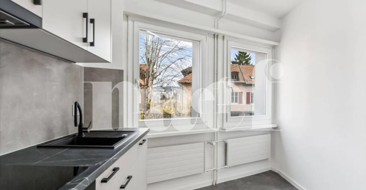 Bel appartamento di 2 stanze completamente ristrutturato con balcone al piano terra - Foto 3 di 7