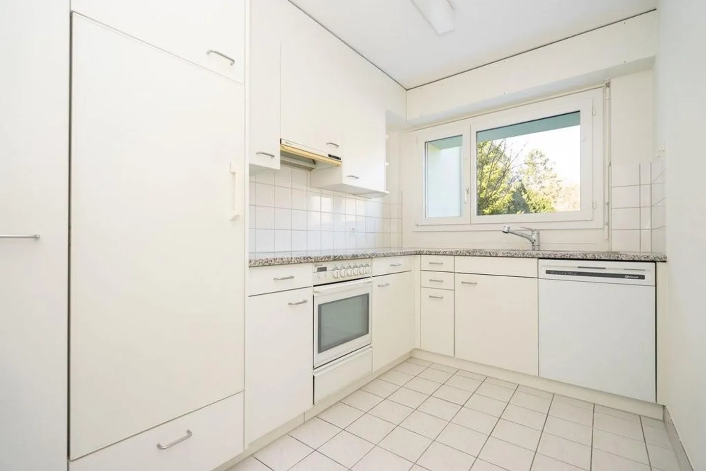 Appartement spacieux de 4,5 pièces à Soleure avec balcon - Photo 5 sur 8