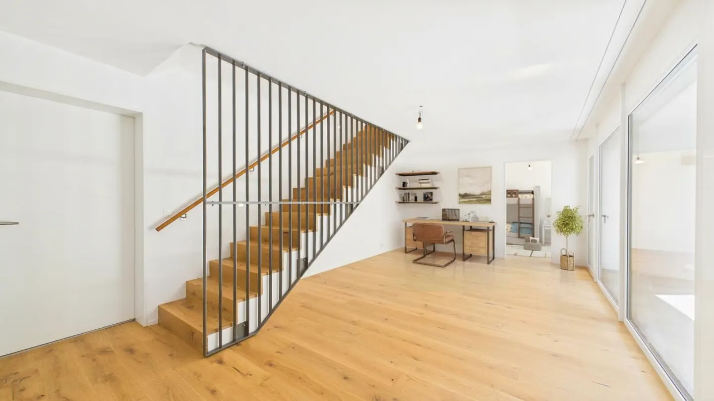 Spacious Duplex Garden Apartment with Plenty of Room for Personal Ideas - Photo 5 of 11