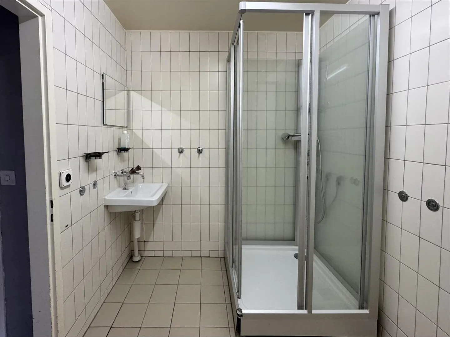 Atelier lumineux de 365 m² à Meyrin - Photo 7 sur 9