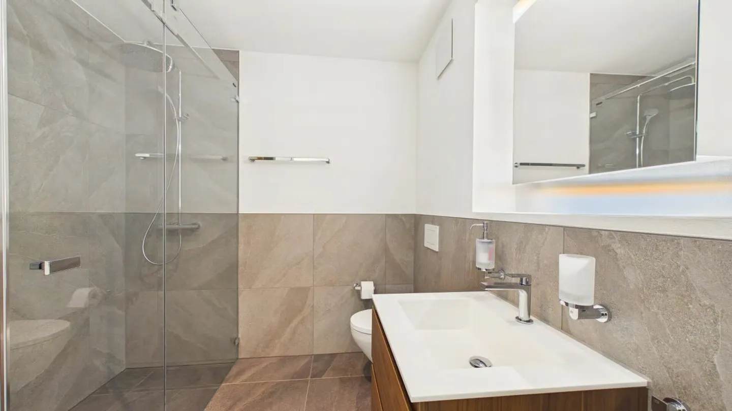 Spacious Duplex Garden Apartment with Plenty of Room for Personal Ideas - Photo 9 of 11