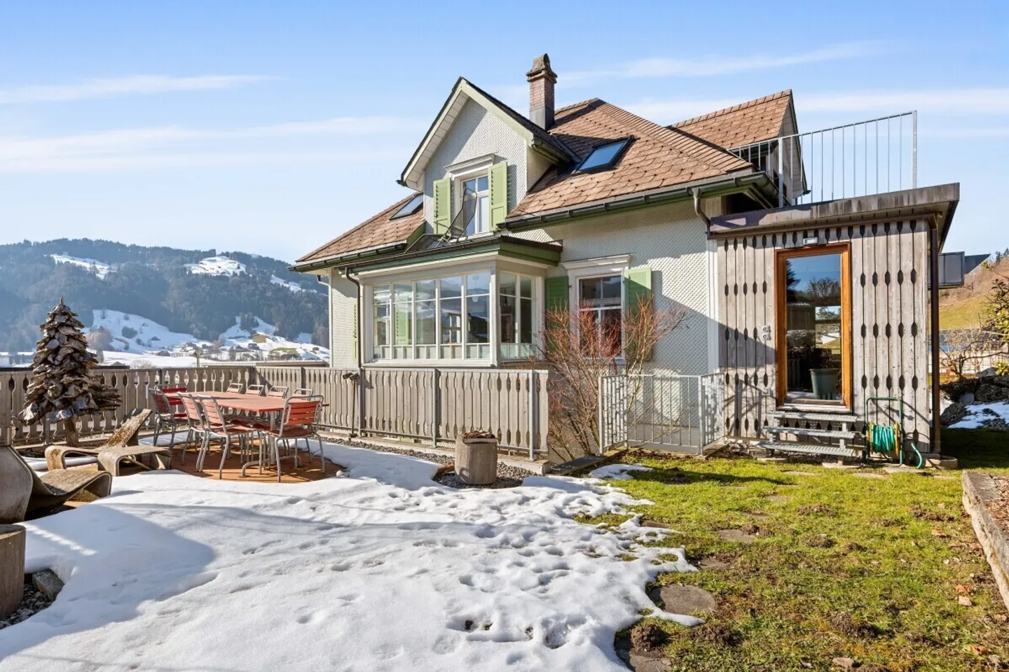 Stylishly renovated residential house from 1919 - Photo 2 of 12