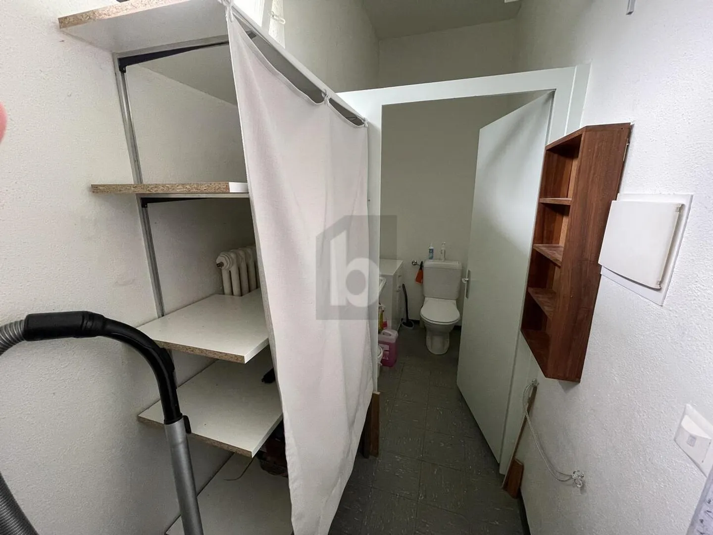 GERÄUMIG UND IDEAL FÜR IHRE GESCHÄFTE - Foto 4 von 6