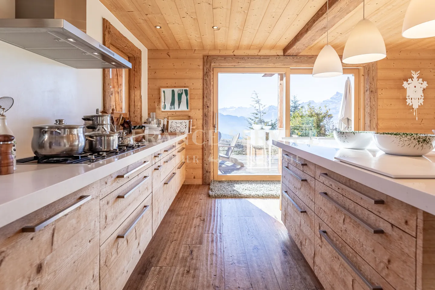 Charming Spacious Chalet - Photo 6 of 25