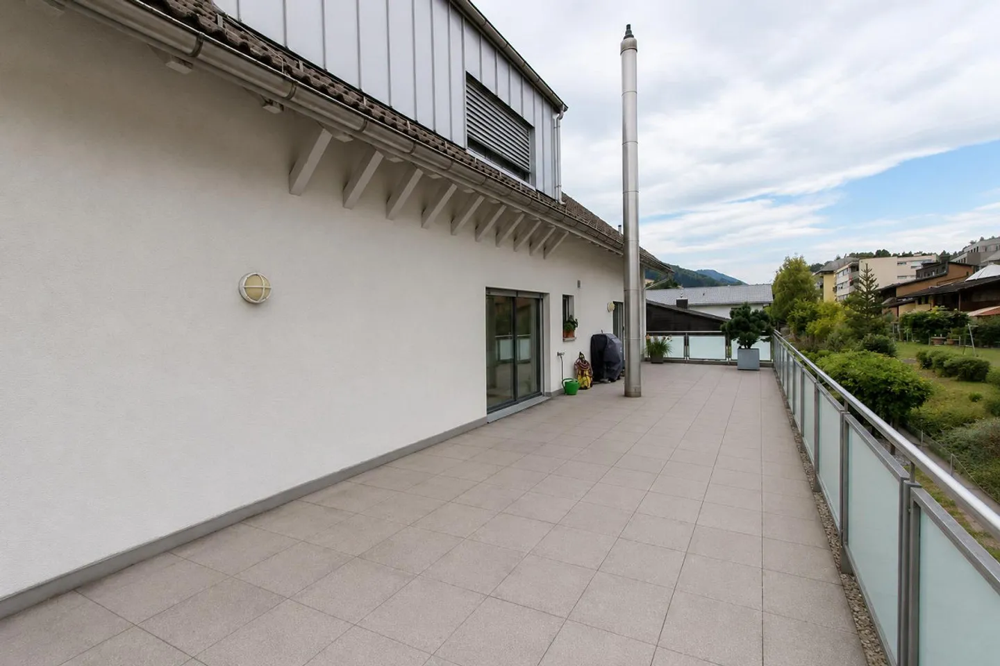 Grosszügige Dachwohnung in zentraler Lage - Foto 9 von 9