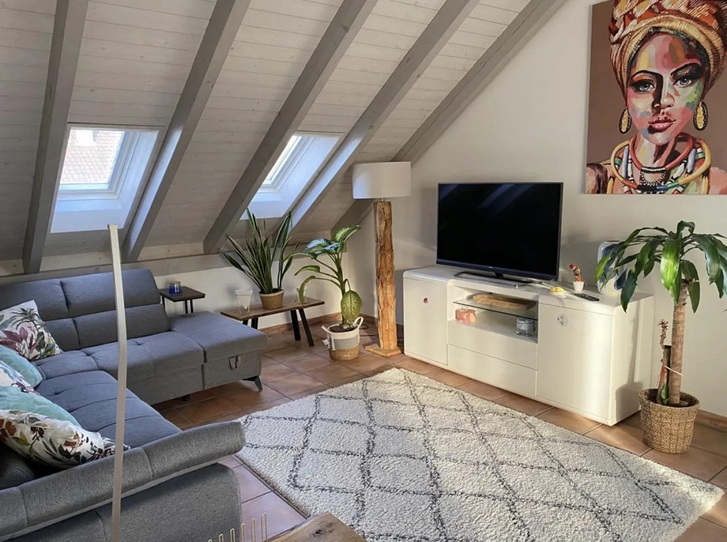 Belle appartement en attique de 2,5 pièces à Glattbrugg avec balcon près de la gare d'Opfikon/Glattbrugg - Photo 1 sur 8