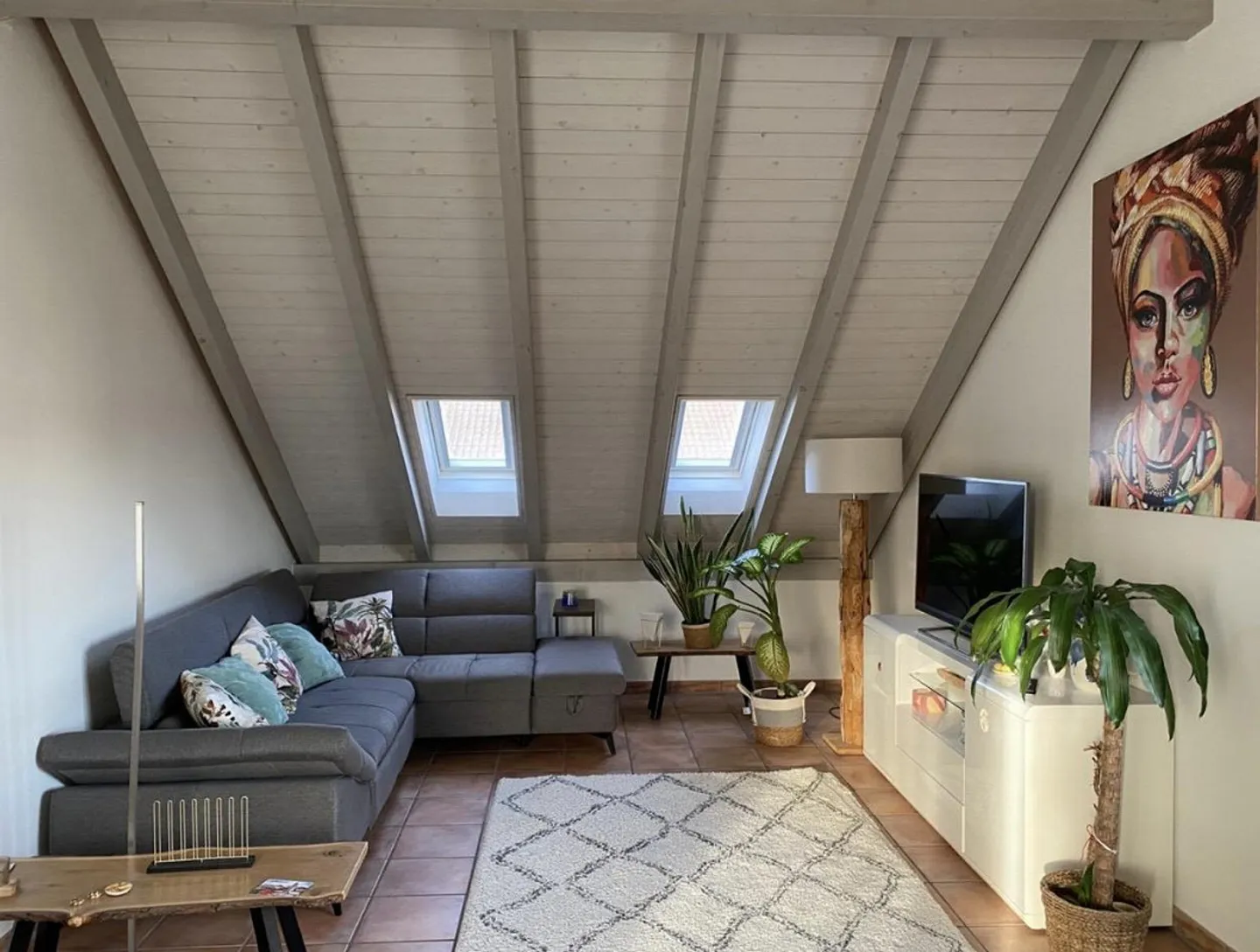 Belle appartement en attique de 2,5 pièces à Glattbrugg avec balcon près de la gare d'Opfikon/Glattbrugg - Photo 2 sur 8