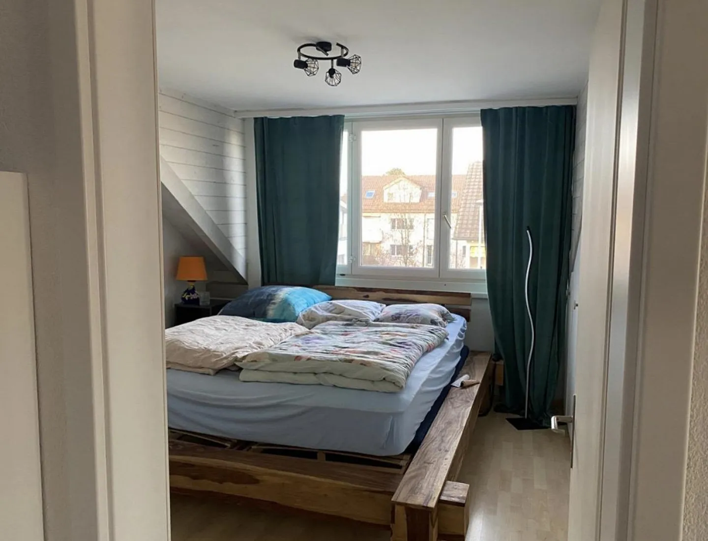 Belle appartement en attique de 2,5 pièces à Glattbrugg avec balcon près de la gare d'Opfikon/Glattbrugg - Photo 4 sur 8