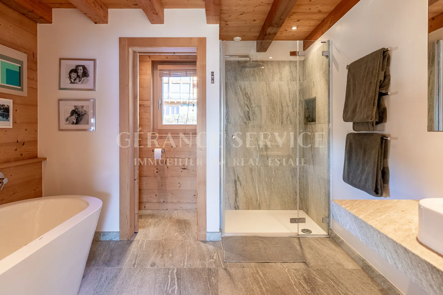 Charming Spacious Chalet - Photo 16 of 25