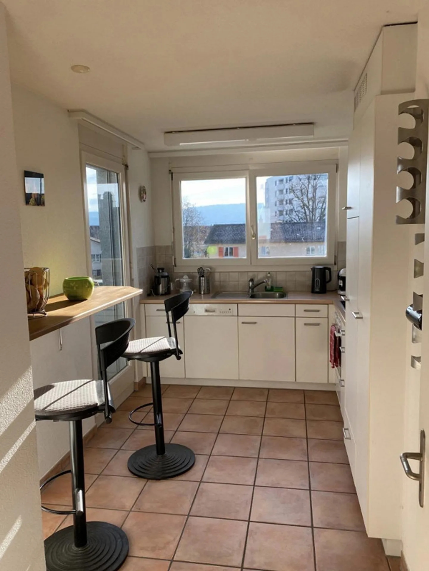 Belle appartement en attique de 2,5 pièces à Glattbrugg avec balcon près de la gare d'Opfikon/Glattbrugg - Photo 7 sur 8