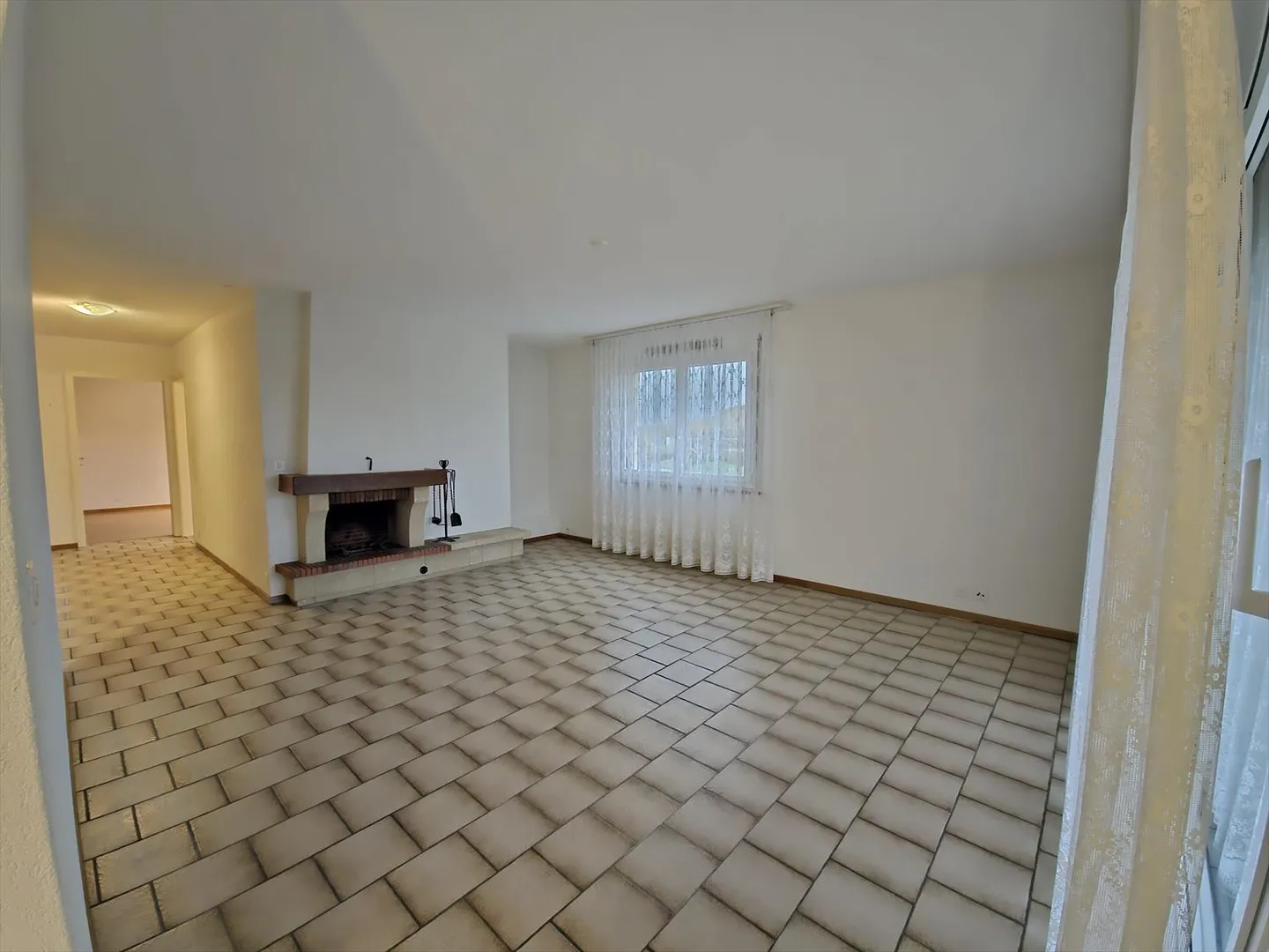 Magnificent 4.5 room apartment with balcony and mountain view in Laténa - Photo 3 of 12