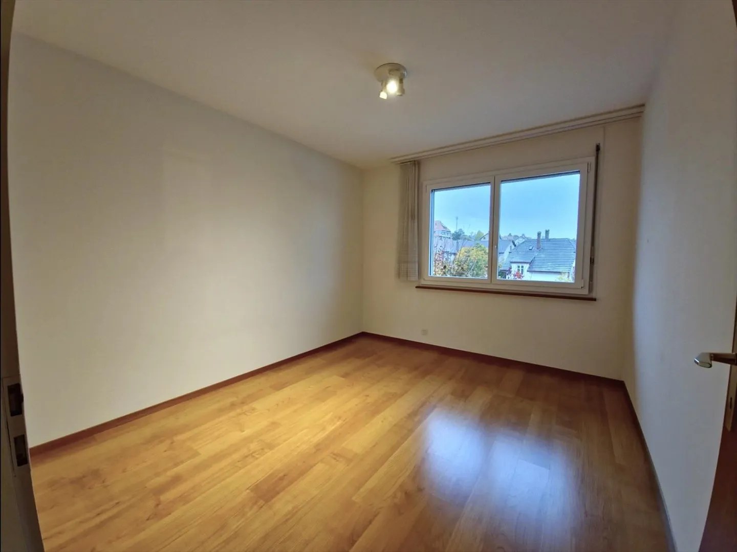 Magnificent 4.5 room apartment with balcony and mountain view in Laténa - Photo 5 of 12