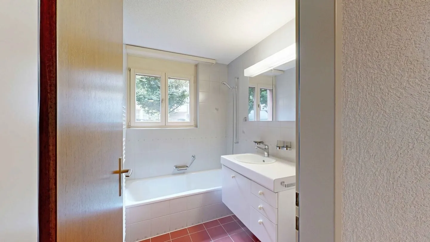 Appartement au rez-de-chaussée adapté aux personnes âgées au centre de Burgdorf - Photo 9 sur 11