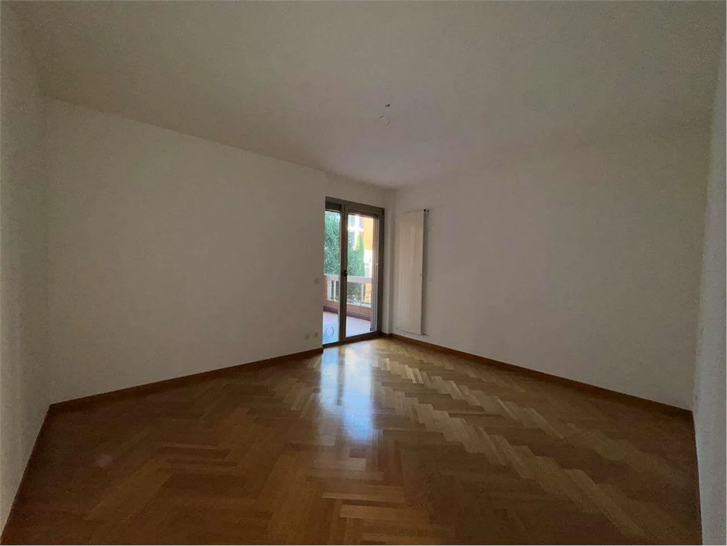 Beautiful 2.5-room apartment with lake view in Meli - Photo 8 of 9