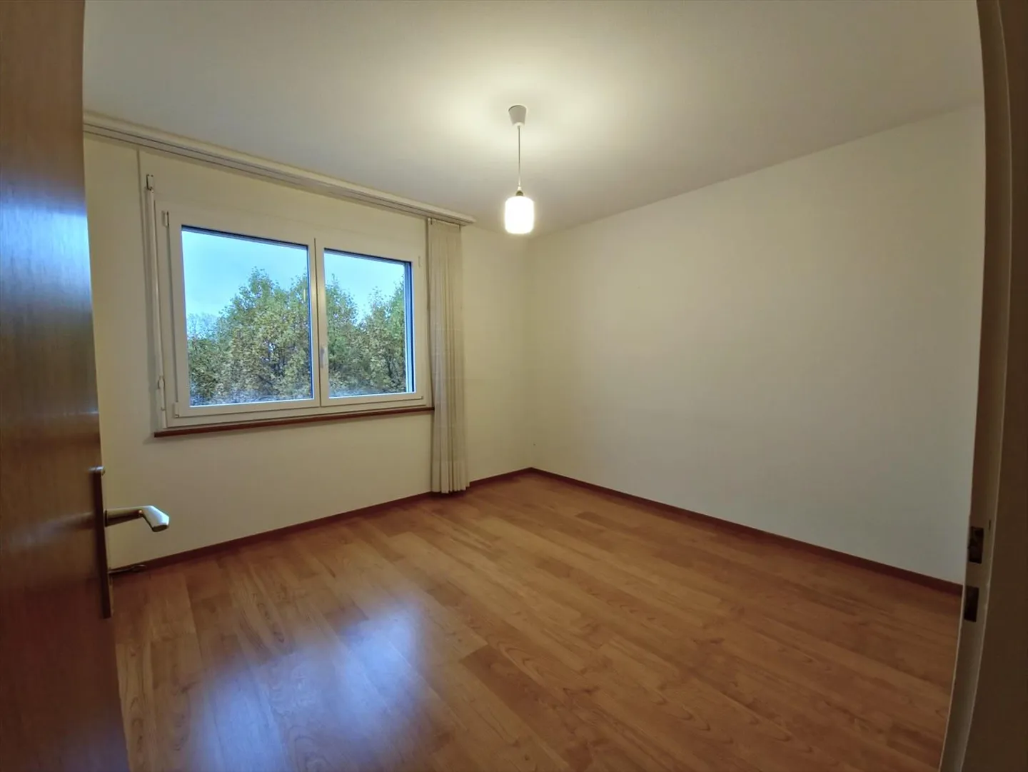 Magnificent 4.5 room apartment with balcony and mountain view in Laténa - Photo 7 of 12