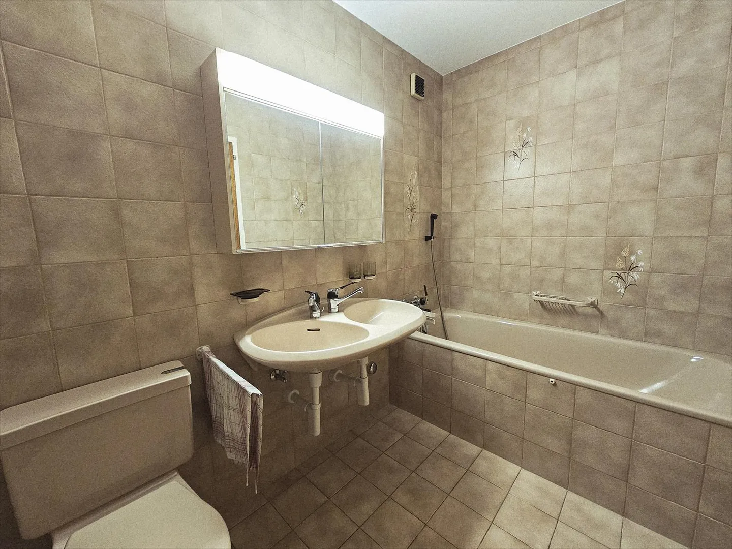 Magnificent 4.5 room apartment with balcony and mountain view in Laténa - Photo 8 of 12