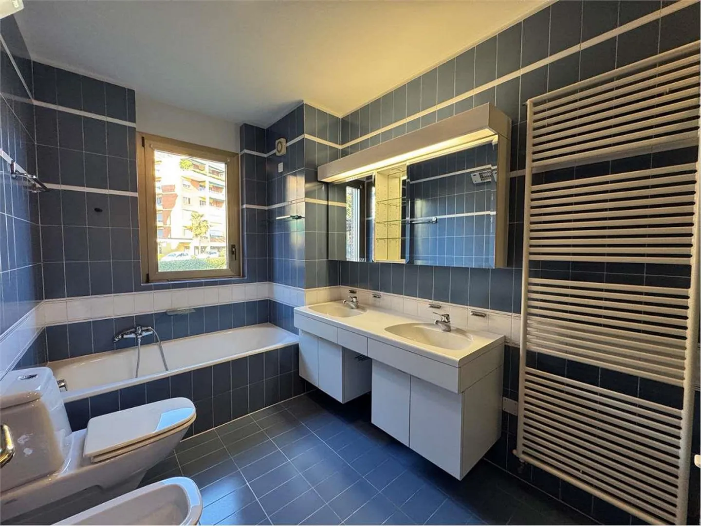 Beautiful 2.5-room apartment with lake view in Meli - Photo 9 of 9