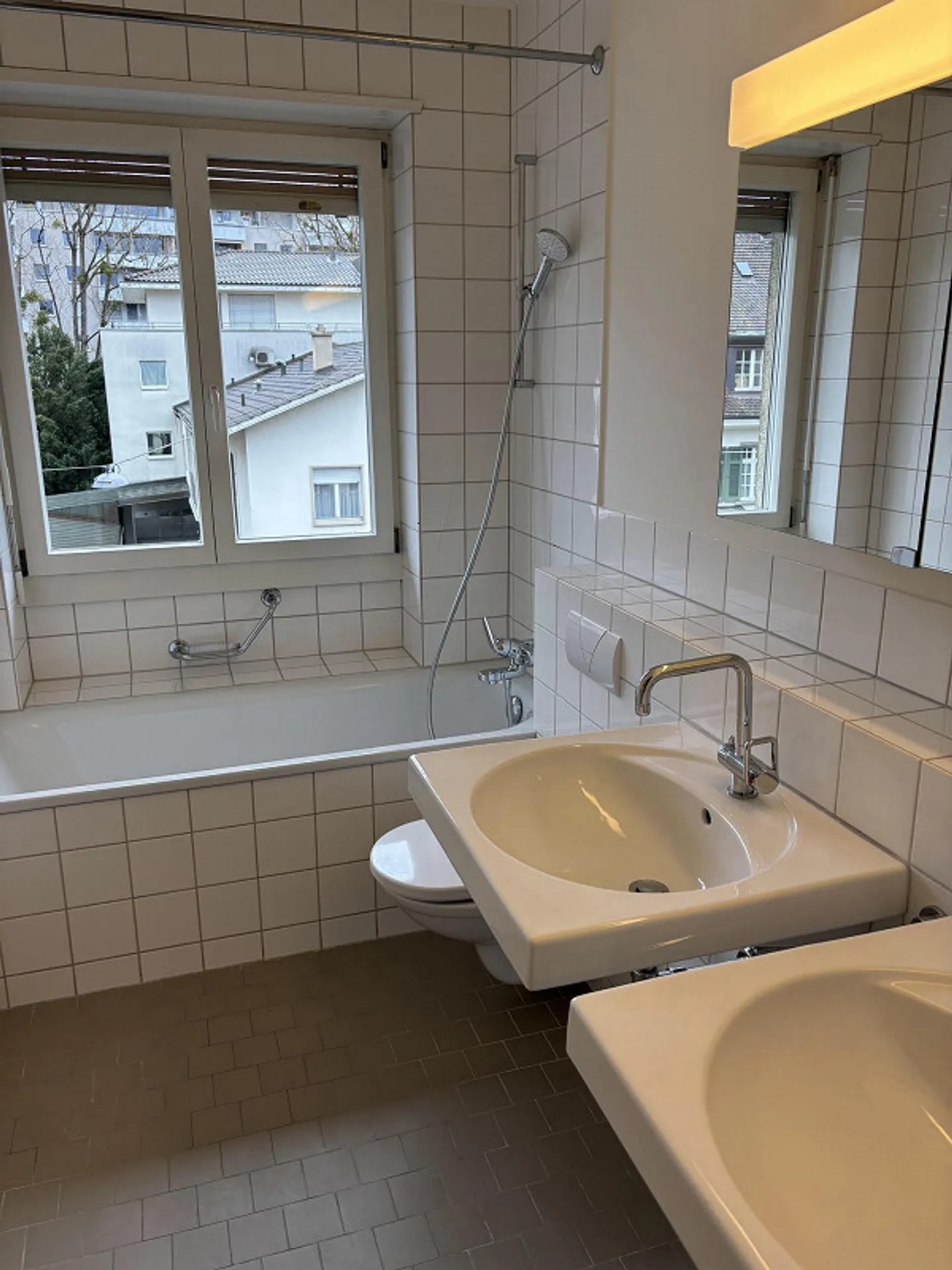 Appartement 4 pièces à Gellert meublé comme solution temporaire - Photo 3 sur 4