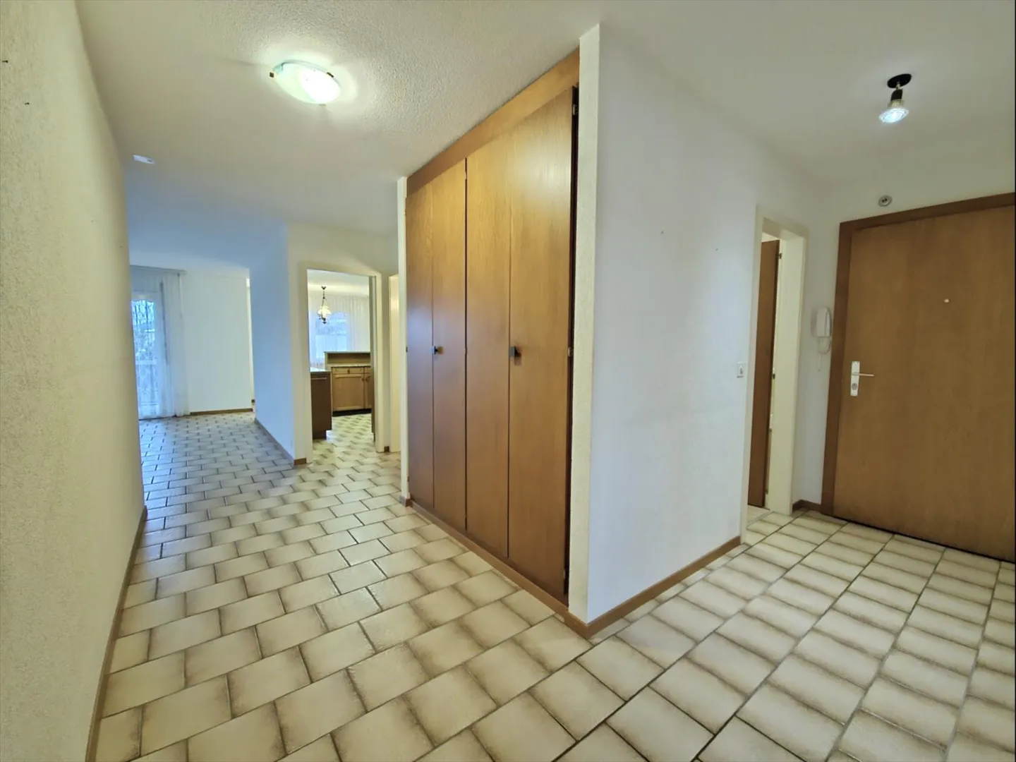 Magnificent 4.5 room apartment with balcony and mountain view in Laténa - Photo 10 of 12