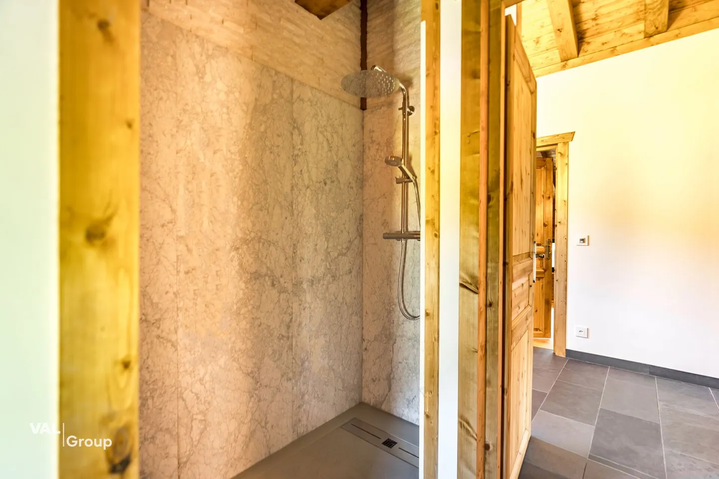 The Last Chalet: New Build with Second Home in Grächen - Photo 15 of 22