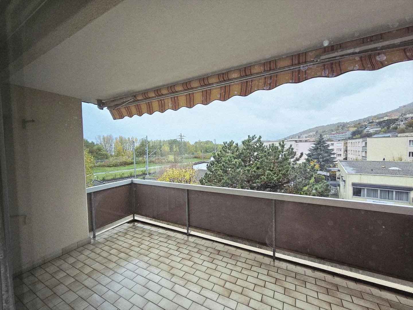 Magnificent 4.5 room apartment with balcony and mountain view in Laténa - Photo 11 of 12