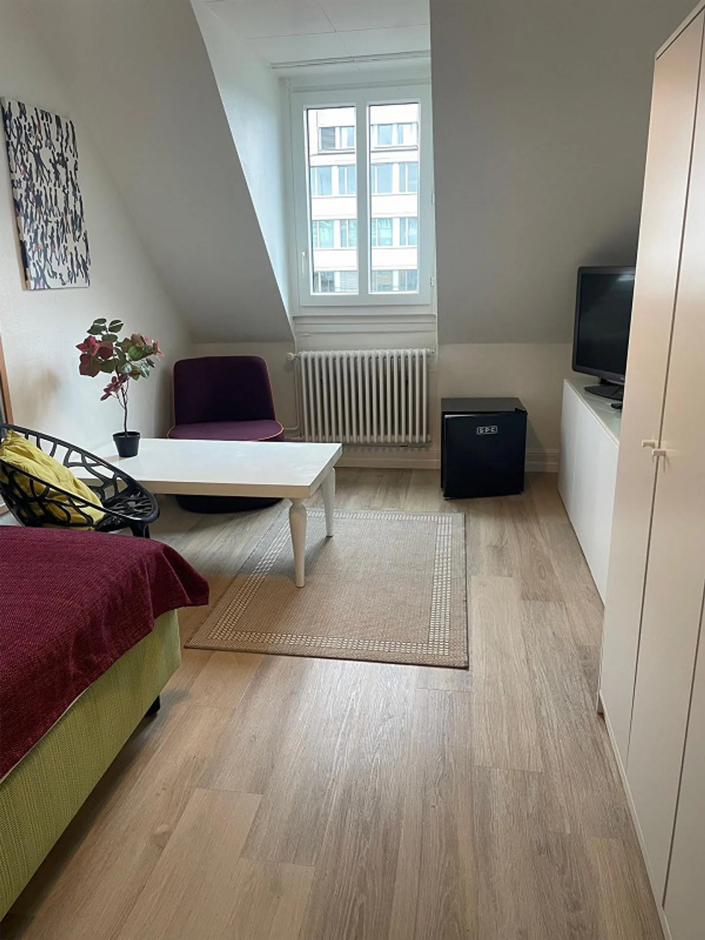 Camera d'appartamento recentemente ristrutturata - Foto 1 di 6