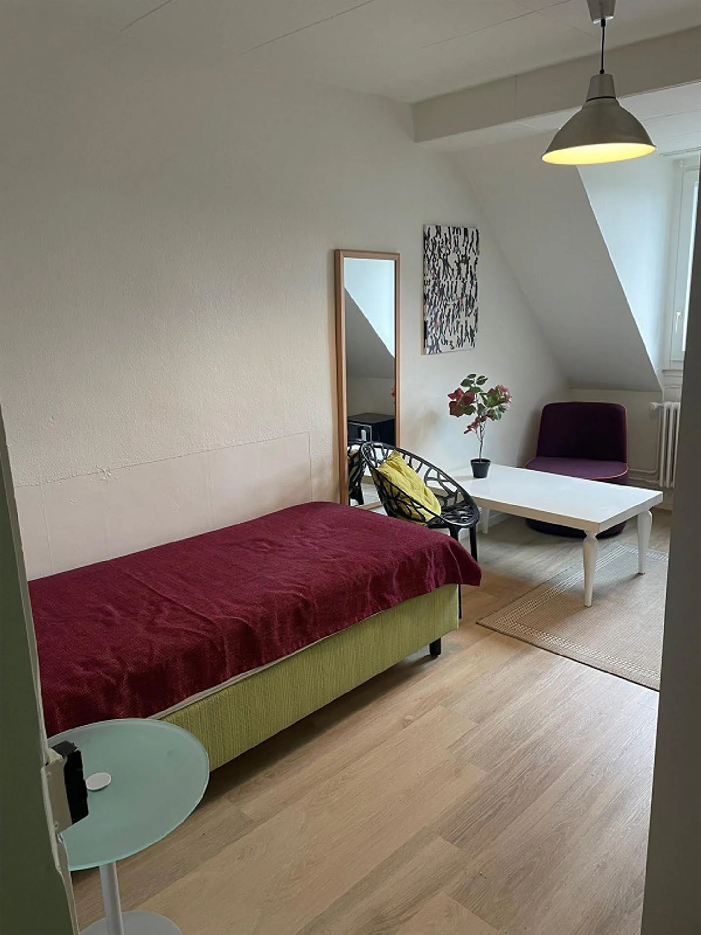 Camera d'appartamento recentemente ristrutturata - Foto 2 di 6