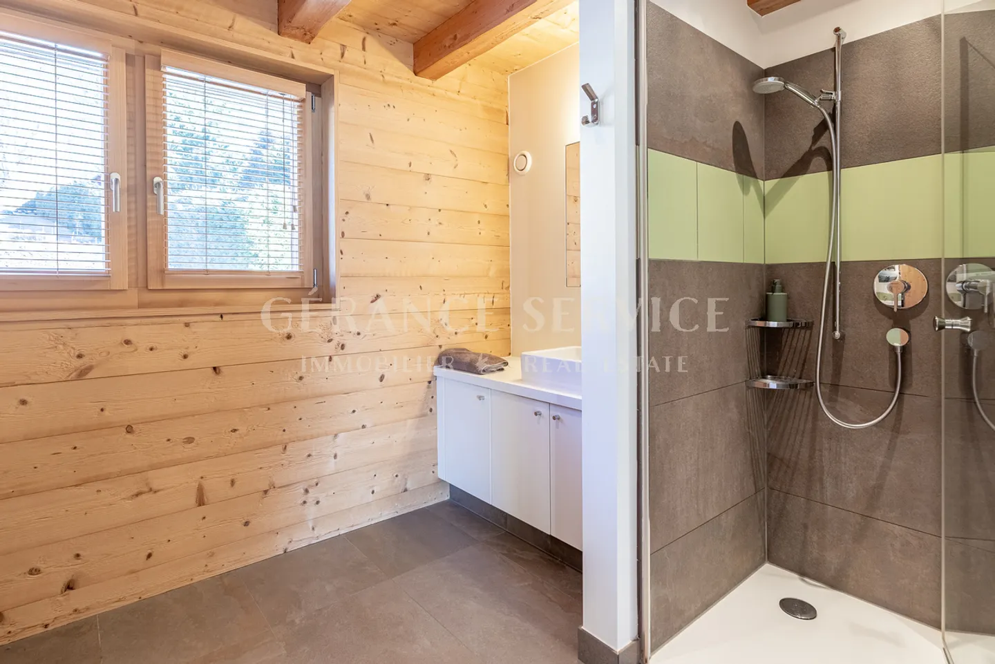 Charming Spacious Chalet - Photo 20 of 25