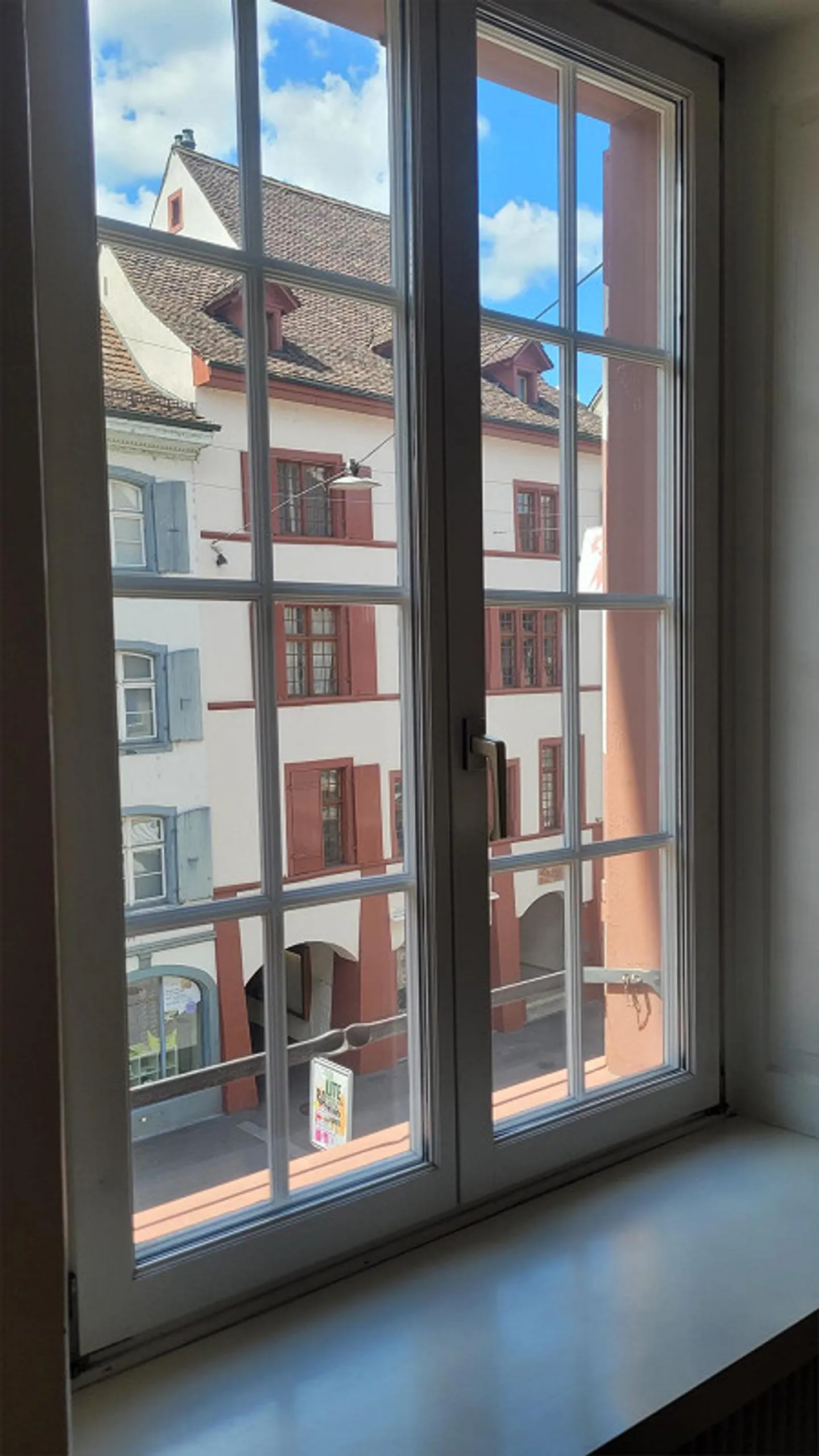 Appartamento ristrutturato di 2,5 stanze nel centro storico di Liestal - Foto 4 di 17