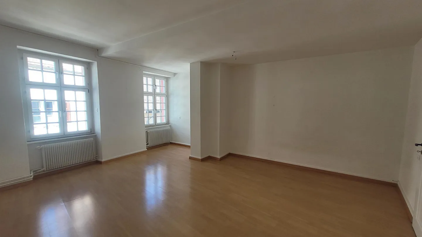 Appartamento ristrutturato di 2,5 stanze nel centro storico di Liestal - Foto 13 di 17