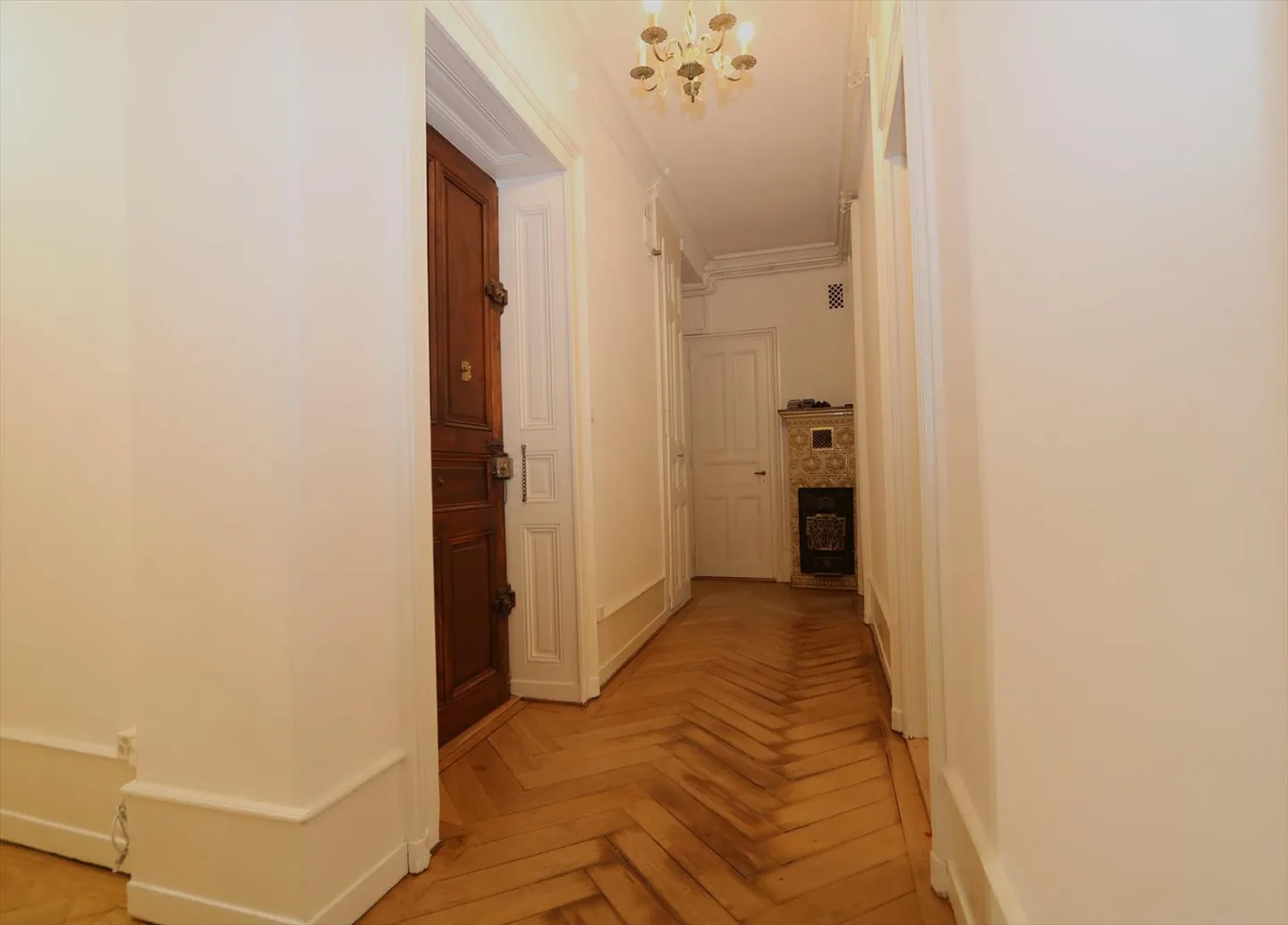 Appartement de 6 pièces avec balcon dans le quartier de Plainpalais - Photo 3 sur 13