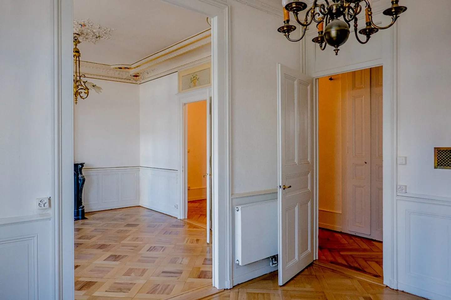 Appartement de 6 pièces avec balcon dans le quartier de Plainpalais - Photo 4 sur 13