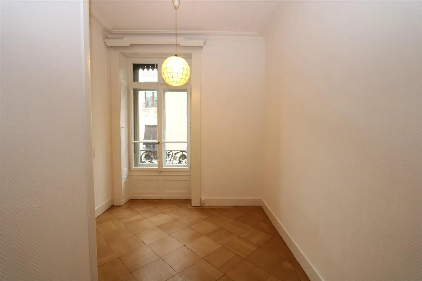 Appartement de 6 pièces avec balcon dans le quartier de Plainpalais - Photo 9 sur 13