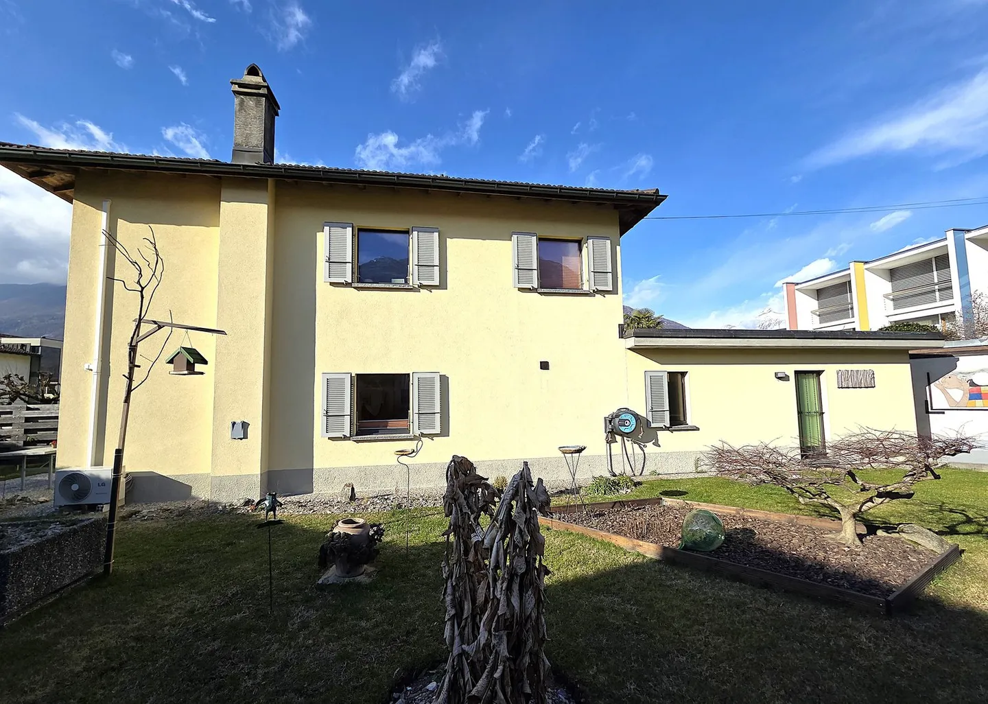 Charming Family Home with Garden - Photo 2 of 20