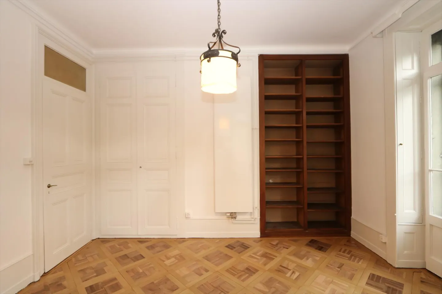 Appartement de 6 pièces avec balcon dans le quartier de Plainpalais - Photo 7 sur 13