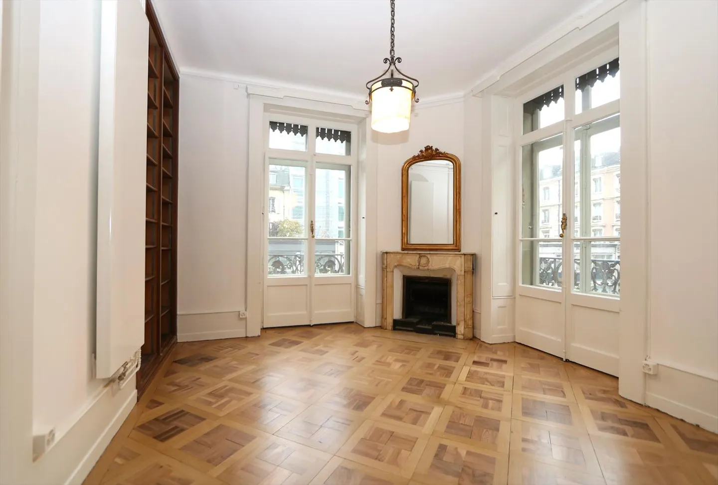Appartement de 6 pièces avec balcon dans le quartier de Plainpalais - Photo 8 sur 13