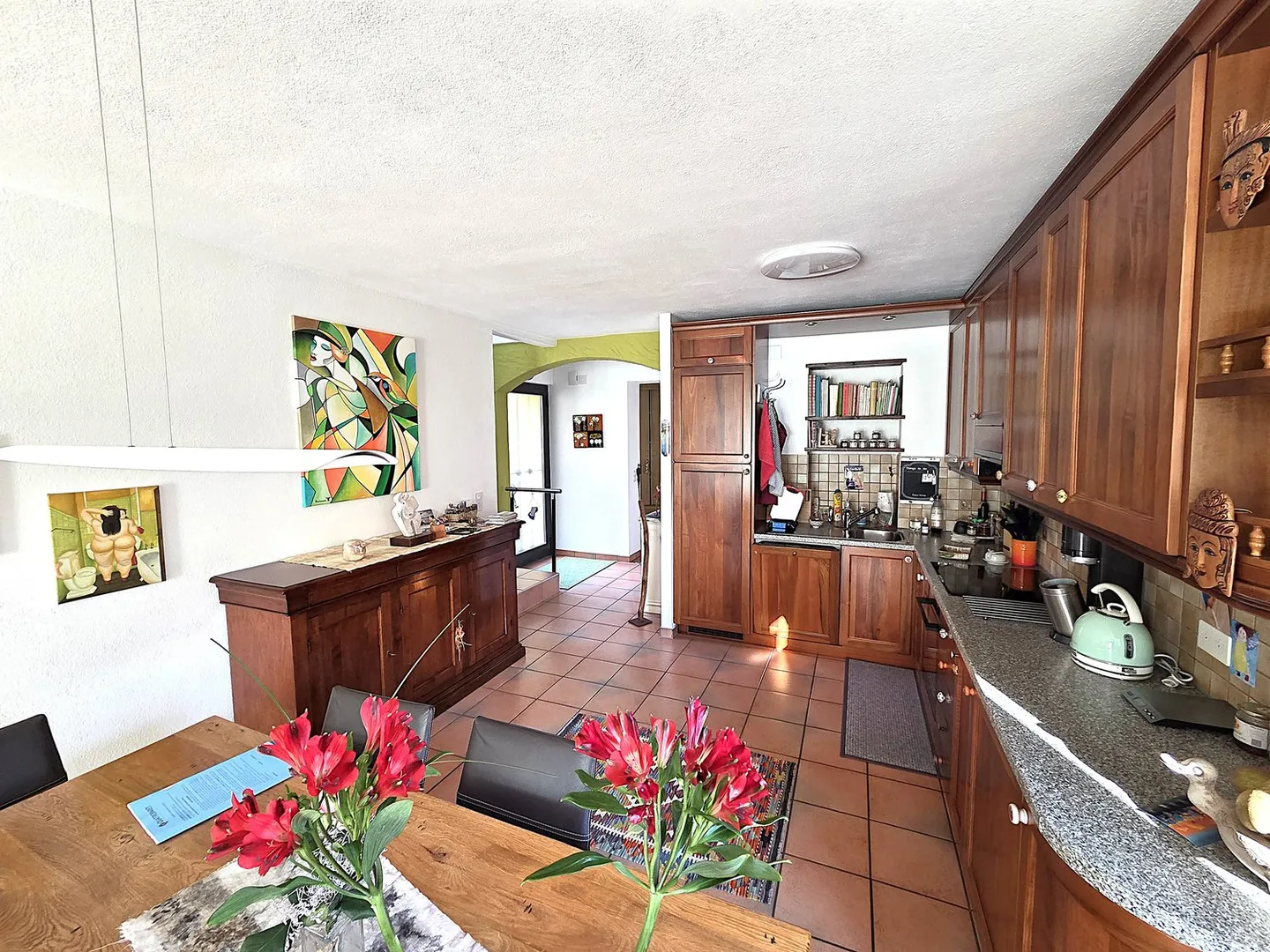 Charming Family Home with Garden - Photo 8 of 20