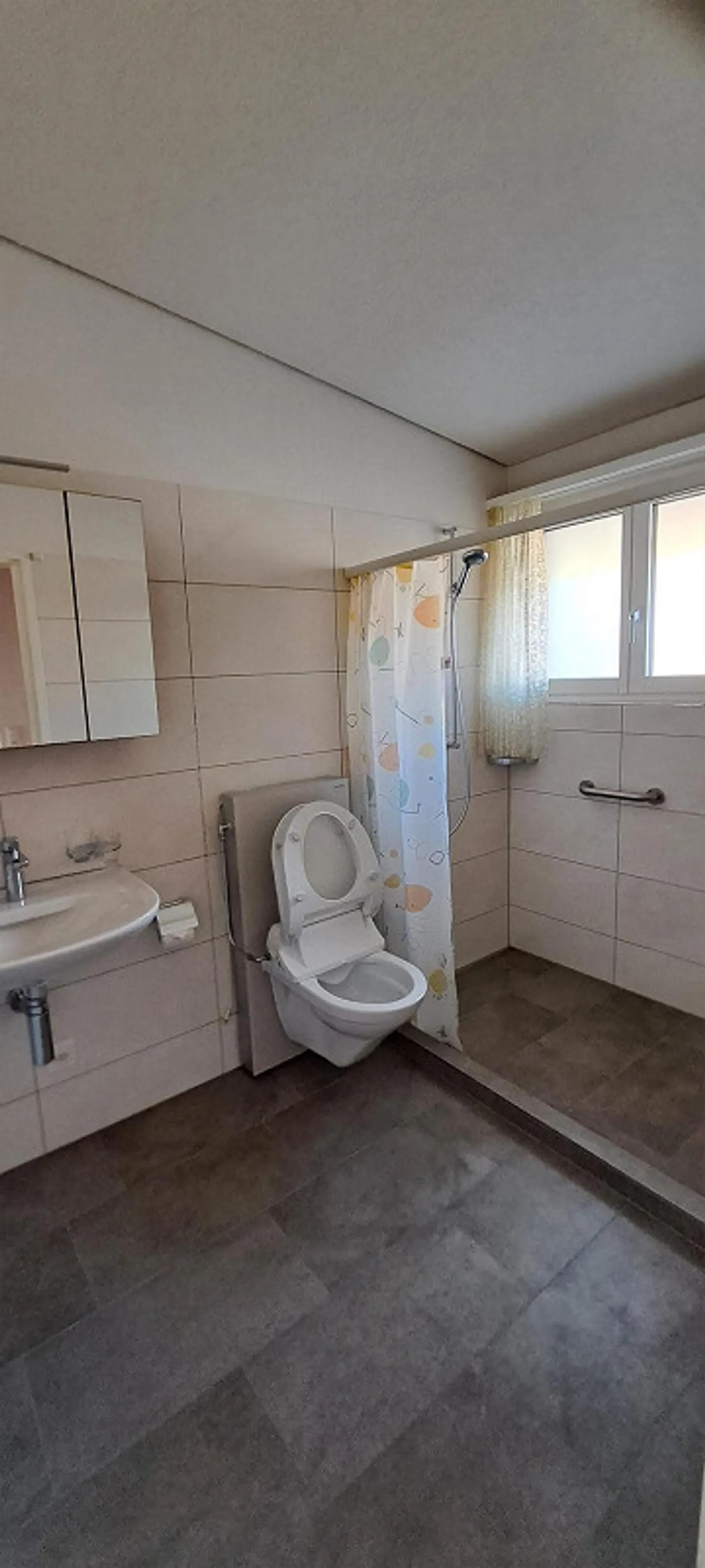 Freshly renovated, quiet 2.5-room apartment in a single-family house - Photo 9 of 16
