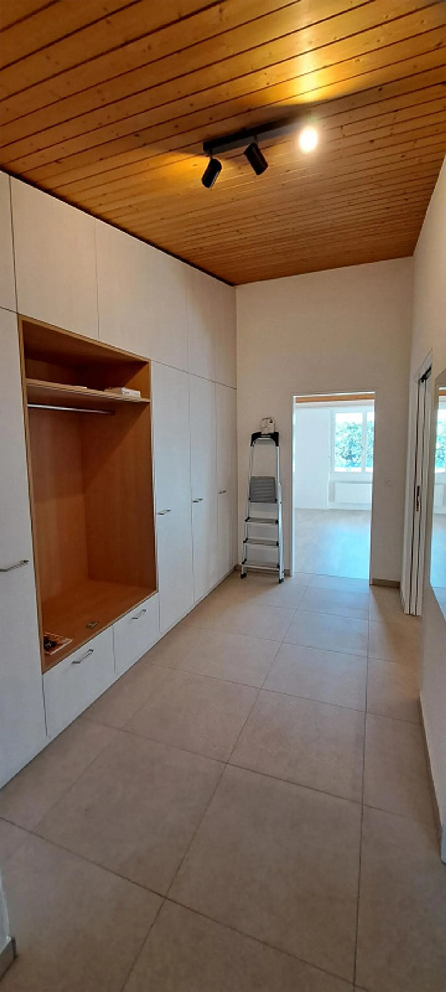 Freshly renovated, quiet 2.5-room apartment in a single-family house - Photo 3 of 16