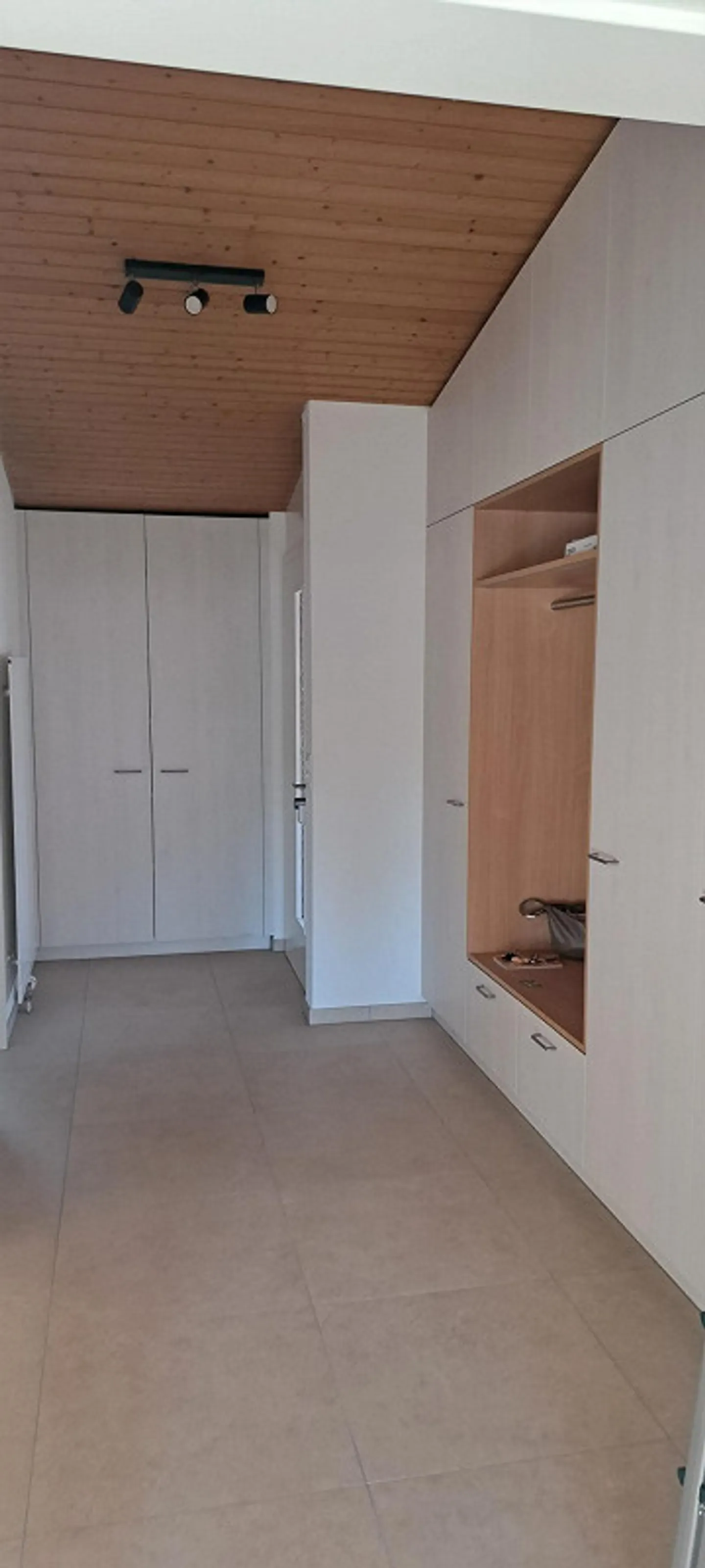 Freshly renovated, quiet 2.5-room apartment in a single-family house - Photo 4 of 16